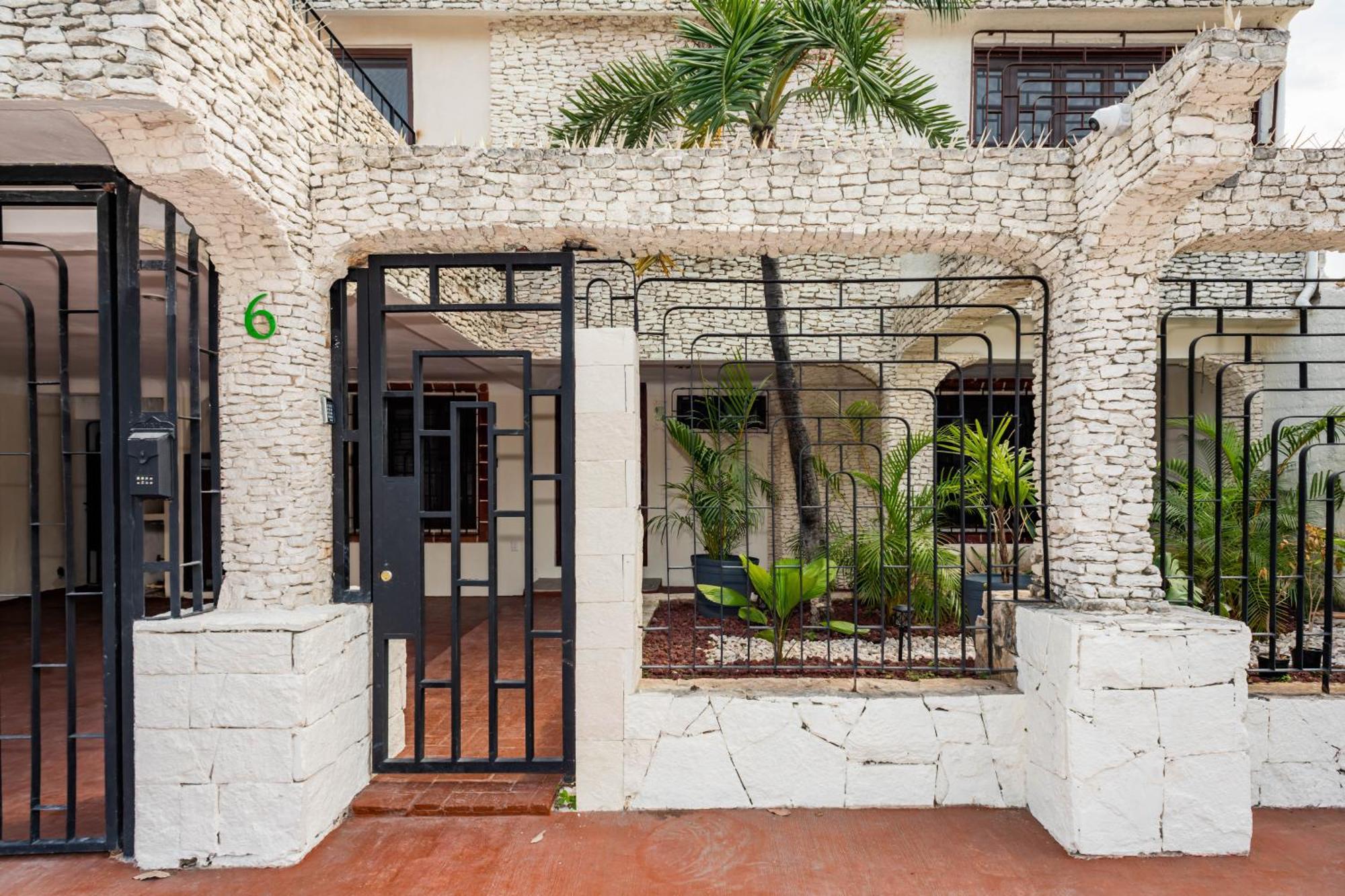 Vica Guest House Con Piscina En La Entrada De La Zona Hotelera Канкун Екстер'єр фото
